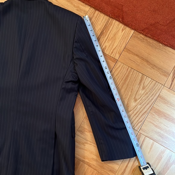 Jos A Bank (Joseph collection), 3 piece suit. Navy pinstripe. Size 42R - Picture 7 of 11